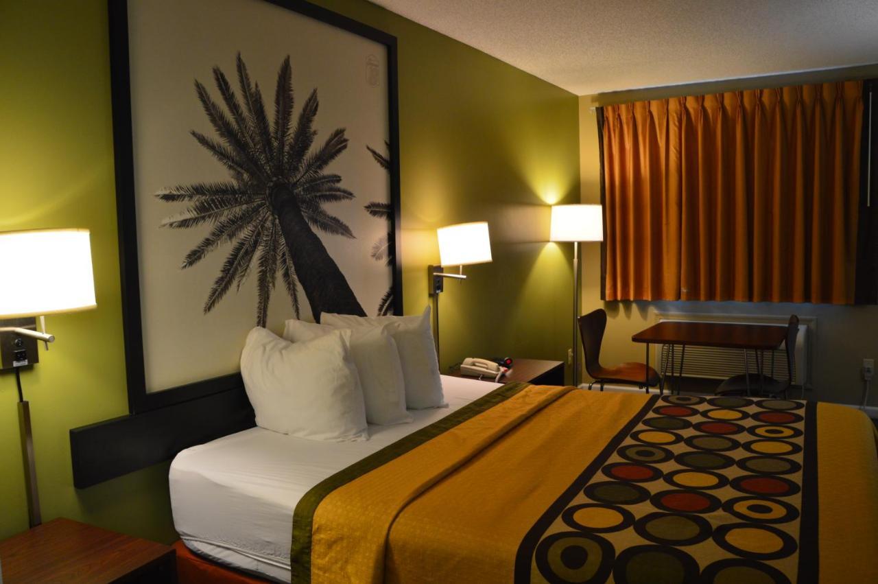 Super 8 By Wyndham Monticello Hotel Exterior photo